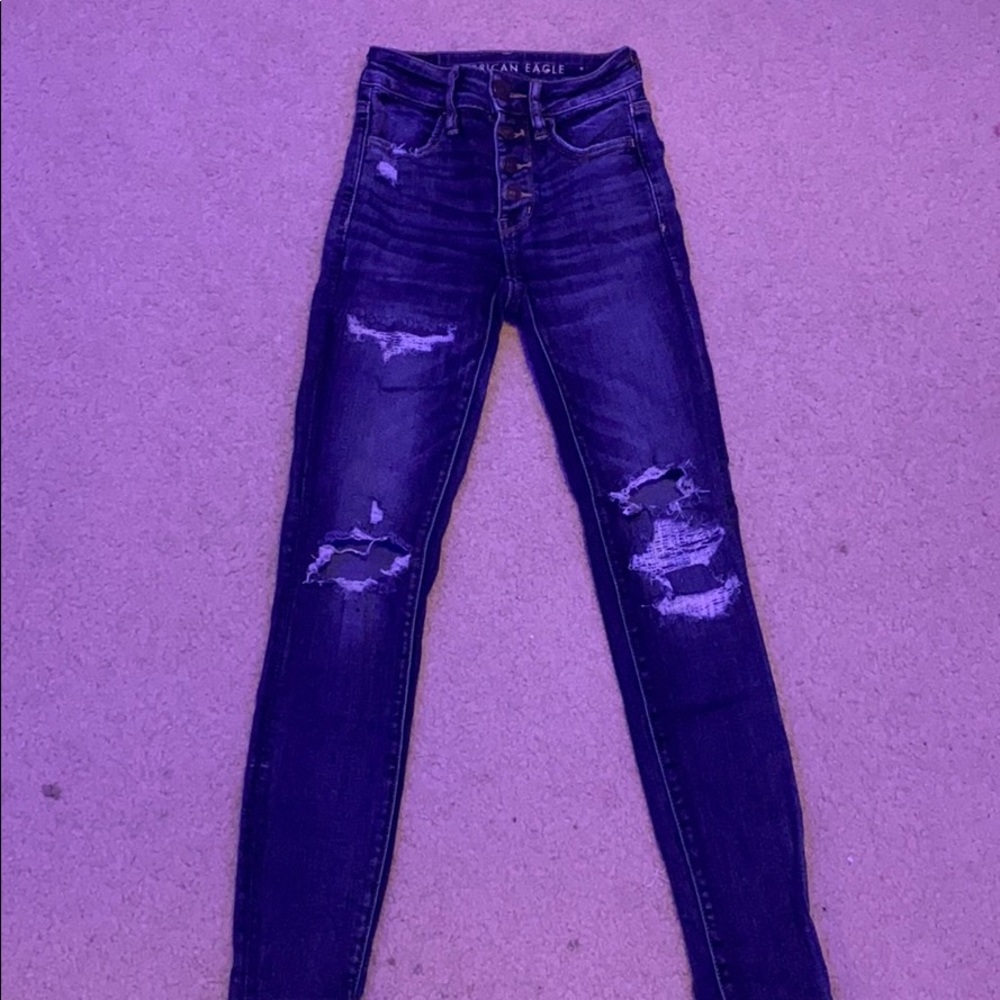 woman’s american eagle ripped jeans